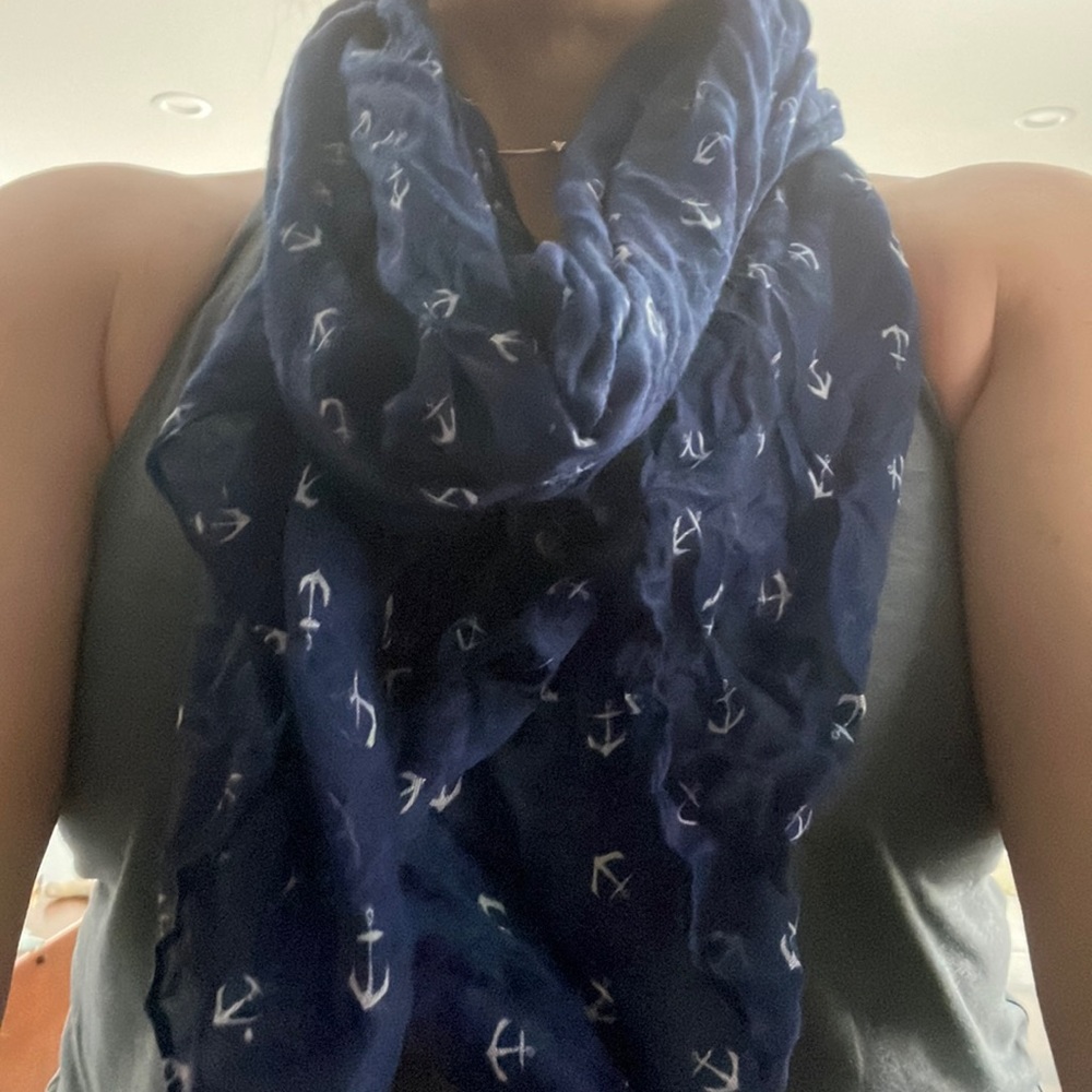 Lightweight anchor scarf